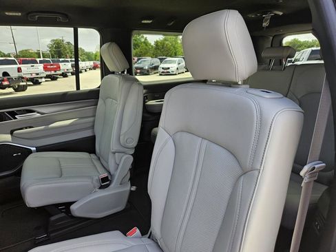 New 2026 Jeep Grand Wagoneer L Limited AWD/4WD image 33