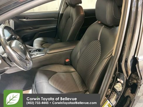 Used 2018 Toyota Camry SE image 12