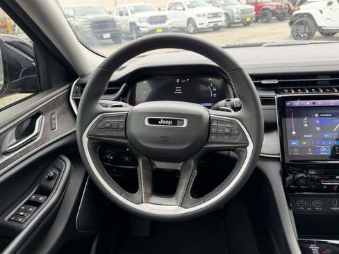 Used 2022 Jeep Grand Cherokee Limited 4xe image 21