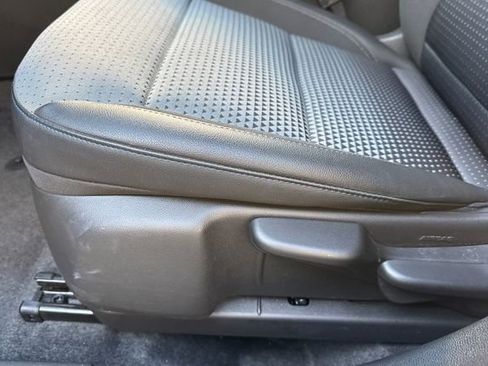 Used 2025 Chevrolet Trax LT w/ LT Convenience Package image 12