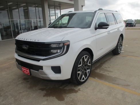 New 2026 Ford Expedition Platinum w/ Platinum Ultimate Package AWD/4WD image 9