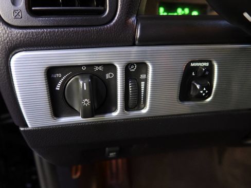 Used 2004 Ford Thunderbird Deluxe image 23