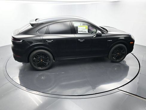 Certified 2026 Porsche Cayenne E-Hybrid Coupe AWD/4WD image 41