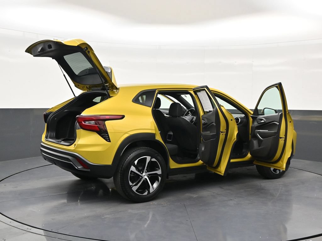 Used 2025 Chevrolet Trax RS FWD image 28