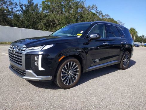 Used 2023 Hyundai Palisade Calligraphy image 2