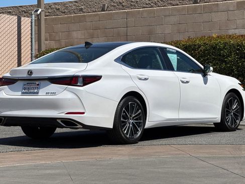 Certified 2025 Lexus ES 350 w/ Premium Package FWD image 4