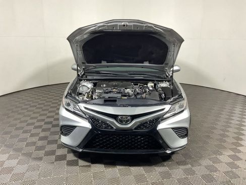 Used 2018 Toyota Camry SE image 5