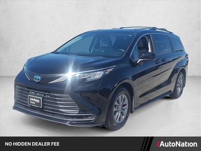 Used 2022 Toyota Sienna LE w/ LE Plus Package