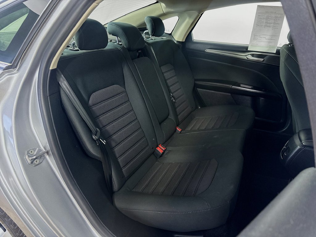 Used 2020 Ford Fusion SE FWD image 25