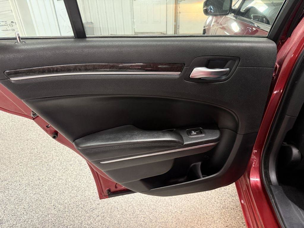 Used 2014 Chrysler 300 C AWD/4WD image 25