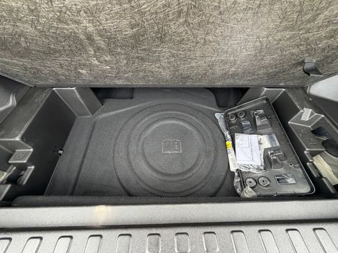 Used 2022 GMC Terrain SLE FWD image 26