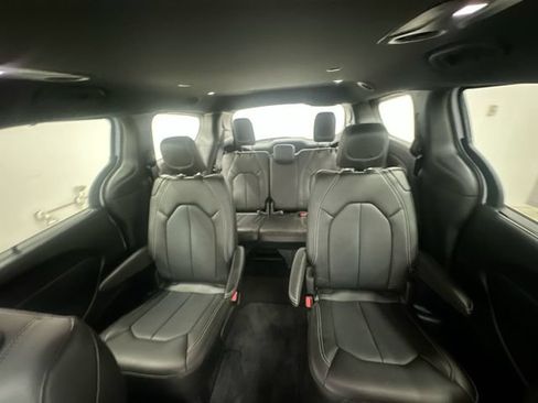Used 2025 Chrysler Pacifica Select FWD image 24