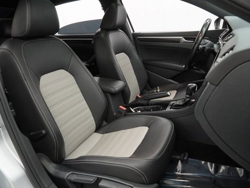 Used 2018 Volkswagen Passat 3.6 image 44