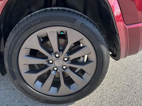 Used 2020 Jeep Cherokee High Altitude AWD/4WD image 10