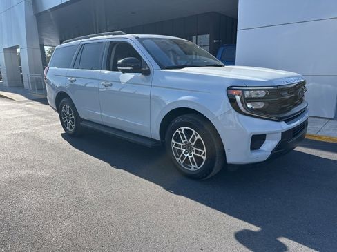 Used 2025 Ford Expedition Active image 2