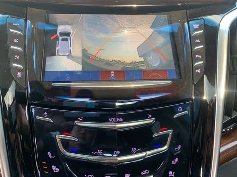 Used 2019 Cadillac Escalade Luxury AWD/4WD image 15