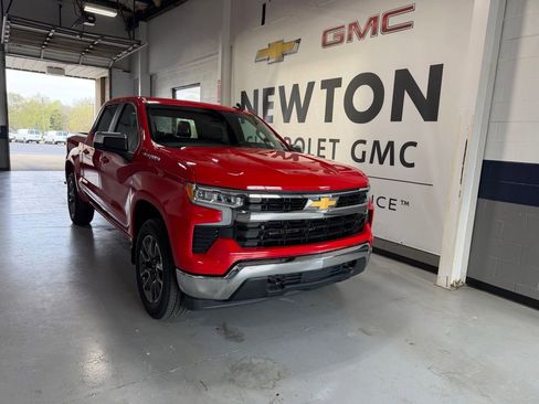 Used 2024 Chevrolet Silverado 1500 LT image 2