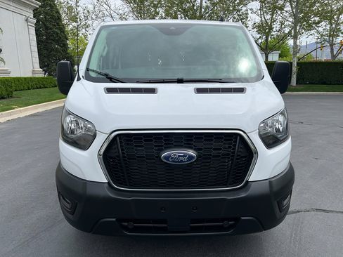 Used 2024 Ford Transit 250 Low Roof w/ Exterior Upgrade Package RWD image 4
