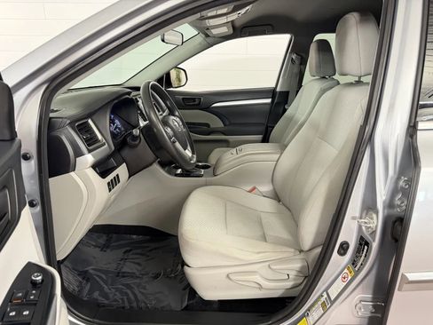 Used 2016 Toyota Highlander LE w/ Protection Package #3 AWD/4WD image 12
