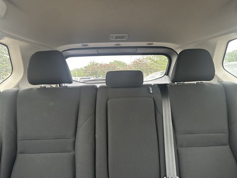 Used 2023 Nissan Rogue S AWD/4WD image 30