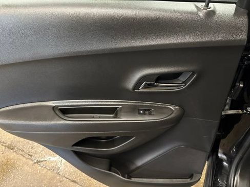 Used 2020 Chevrolet Trax LS FWD image 20