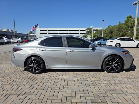 Used 2021 Toyota Camry SE image 12
