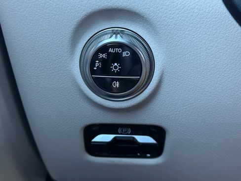 Certified 2025 Mercedes-Benz C 300 4MATIC Sedan image 29