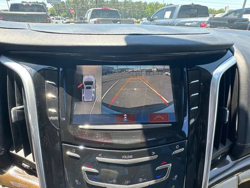 Used 2020 Cadillac Escalade Luxury RWD image 30