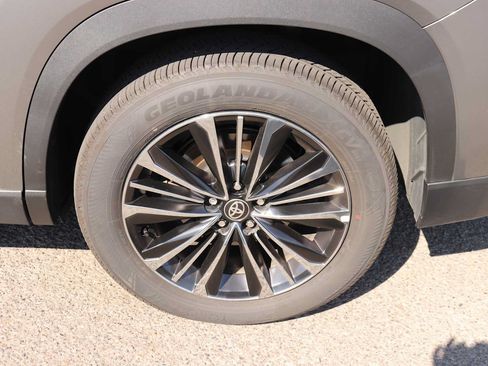 Used 2025 Toyota Grand Highlander AWD Hybrid image 9