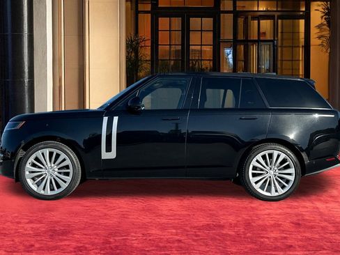 Used 2023 Land Rover Range Rover First Edition image 3