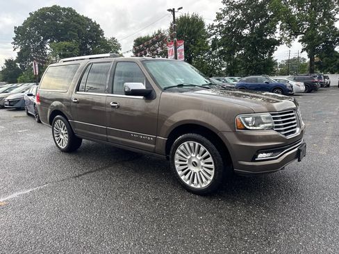 Used 2016 Lincoln Navigator L Select AWD/4WD image 2