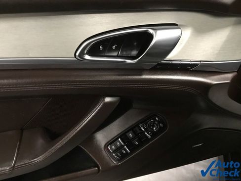 Used 2016 Porsche Panamera GTS image 19