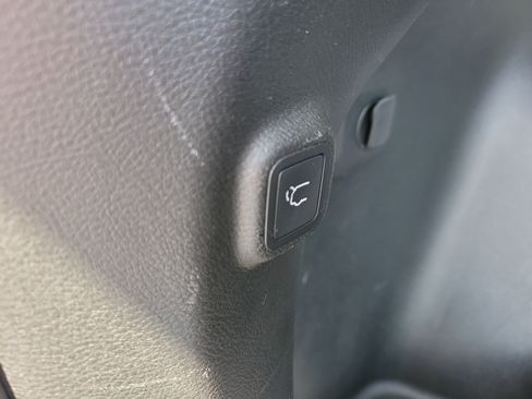 Used 2023 Jeep Cherokee Altitude Lux AWD/4WD image 11