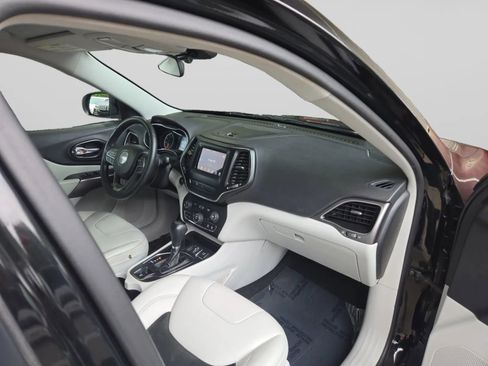 Used 2020 Jeep Cherokee Latitude Plus FWD image 37