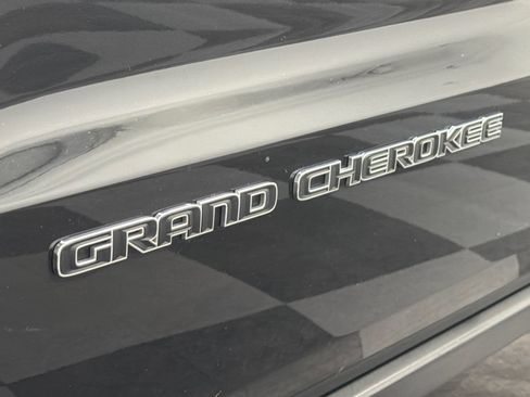Used 2021 Jeep Grand Cherokee Laredo AWD/4WD image 13