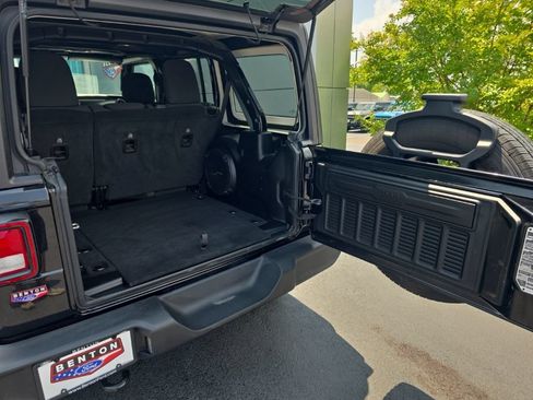 Used 2021 Jeep Wrangler Unlimited Sport AWD/4WD image 9