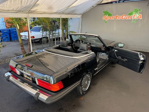 Used 1989 Mercedes-Benz 560 SL image 2