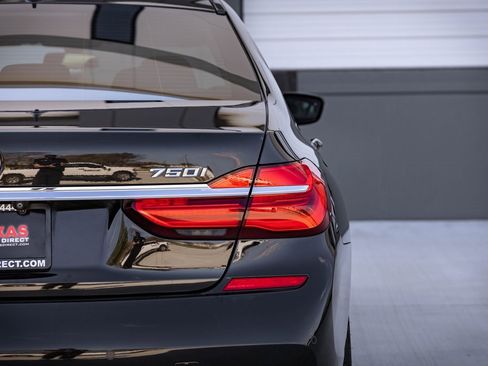 Used 2019 BMW 750i xDrive w/ Executive Package image 9