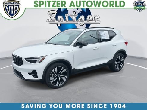 Used 2023 Volvo XC40 B5 Plus w/ Driver Assist Package AWD/4WD image 4