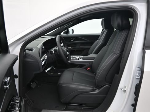 New 2025 Cadillac Lyriq Sport image 11