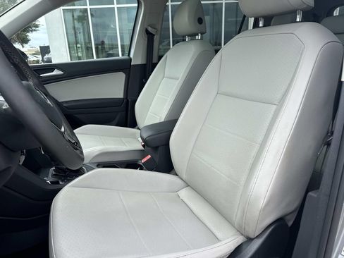 Used 2021 Volkswagen Tiguan SE w/ Panoramic Sunroof Package FWD image 15