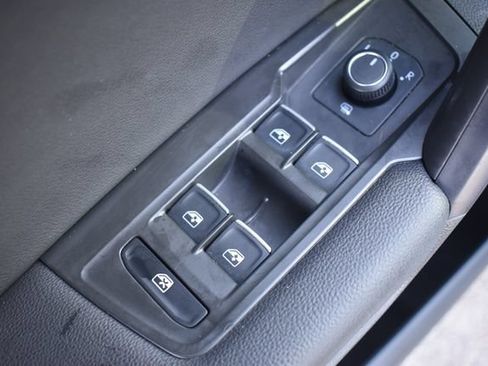 Used 2021 Volkswagen Tiguan SE FWD image 21