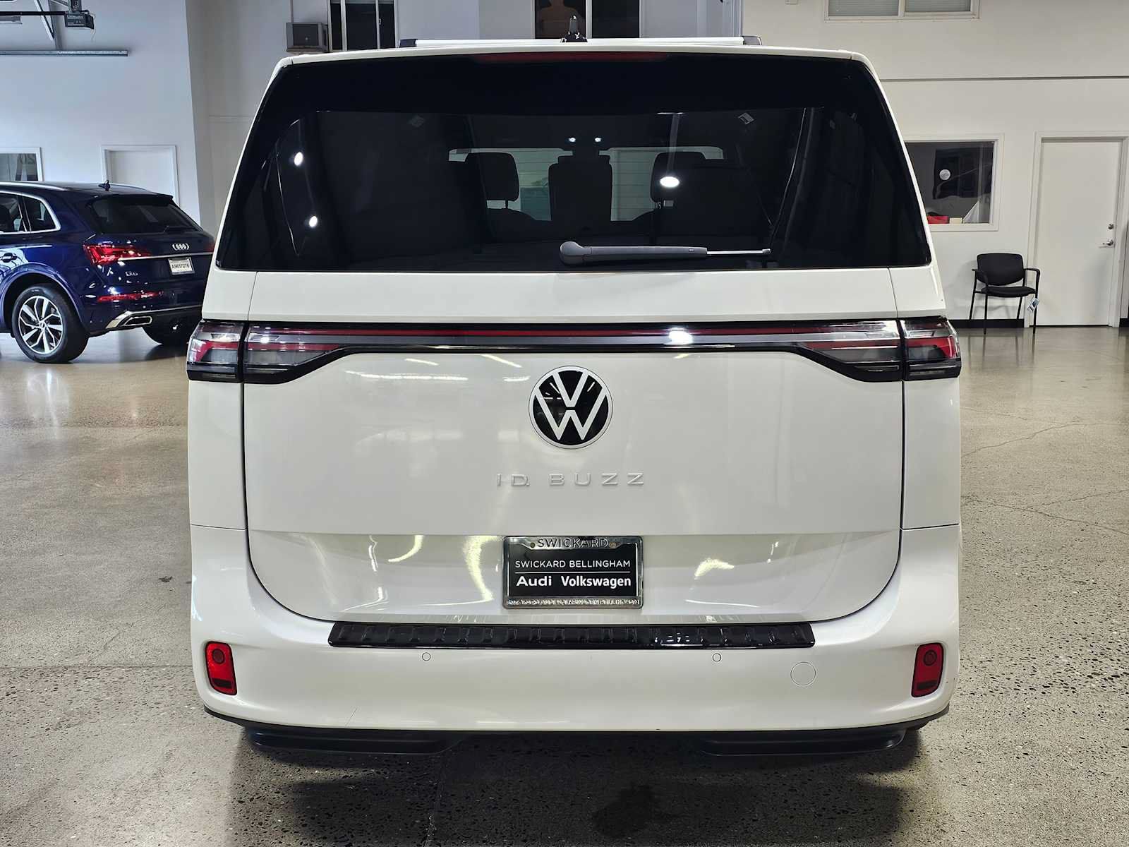 Used 2025 Volkswagen ID. Buzz Pro S RWD image 4