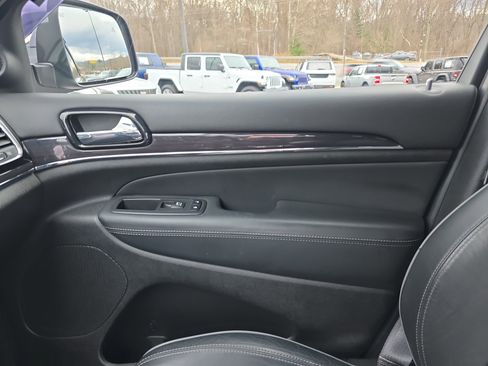 Used 2020 Jeep Grand Cherokee Overland image 25