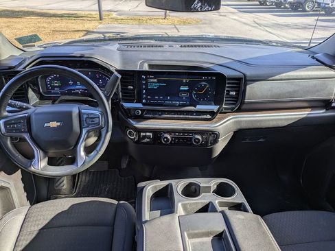 Used 2025 Chevrolet Silverado 1500 LT image 28