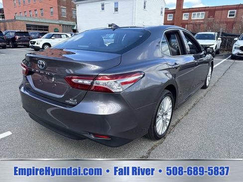 Used 2020 Toyota Camry XLE w/ Sunroof Package FWD image 6