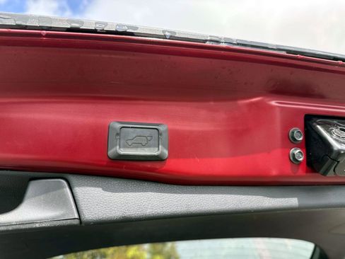 Used 2021 Toyota RAV4 XLE Premium image 11