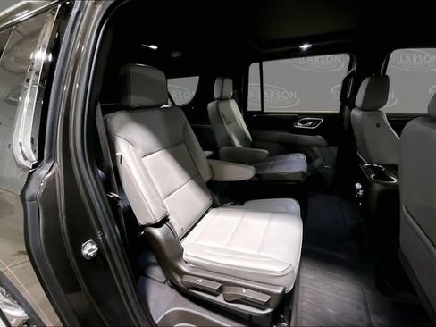 Used 2021 GMC Yukon XL SLT w/ SLT Premium Package AWD/4WD image 16
