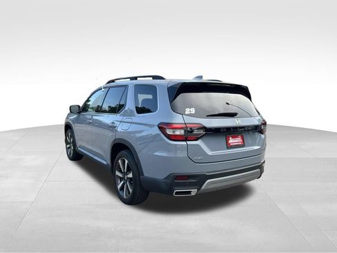 Used 2024 Honda Pilot Touring image 3