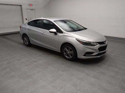 Used 2018 Chevrolet Cruze LT w/ LT Fleet Convenience Package FWD image 11